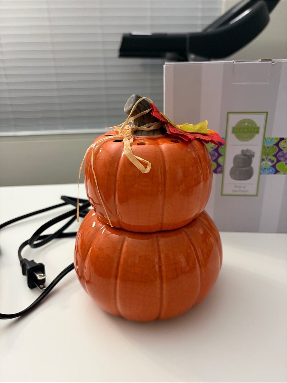 Scentsy Pick of the Patch Tiered Pumpkin Fall Leaves Wax Warmer Retired Holiday